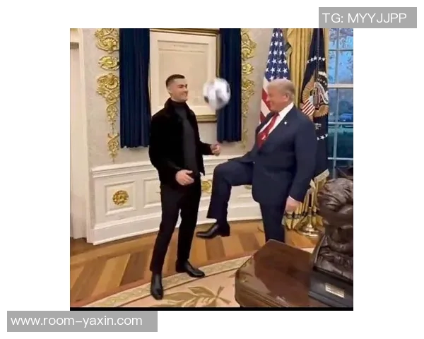 特朗普白宫新风尚与C罗合影高调挂墙引发热议